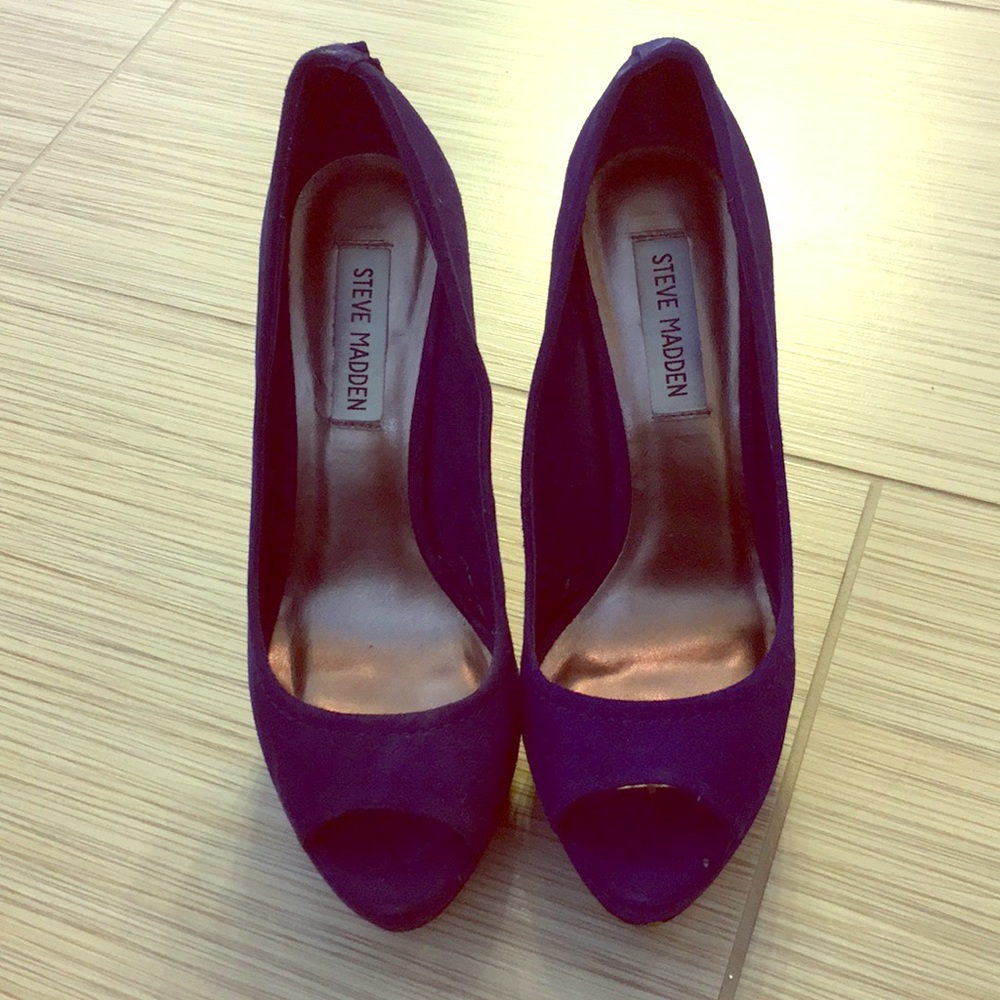 Steve Madden suede pumps